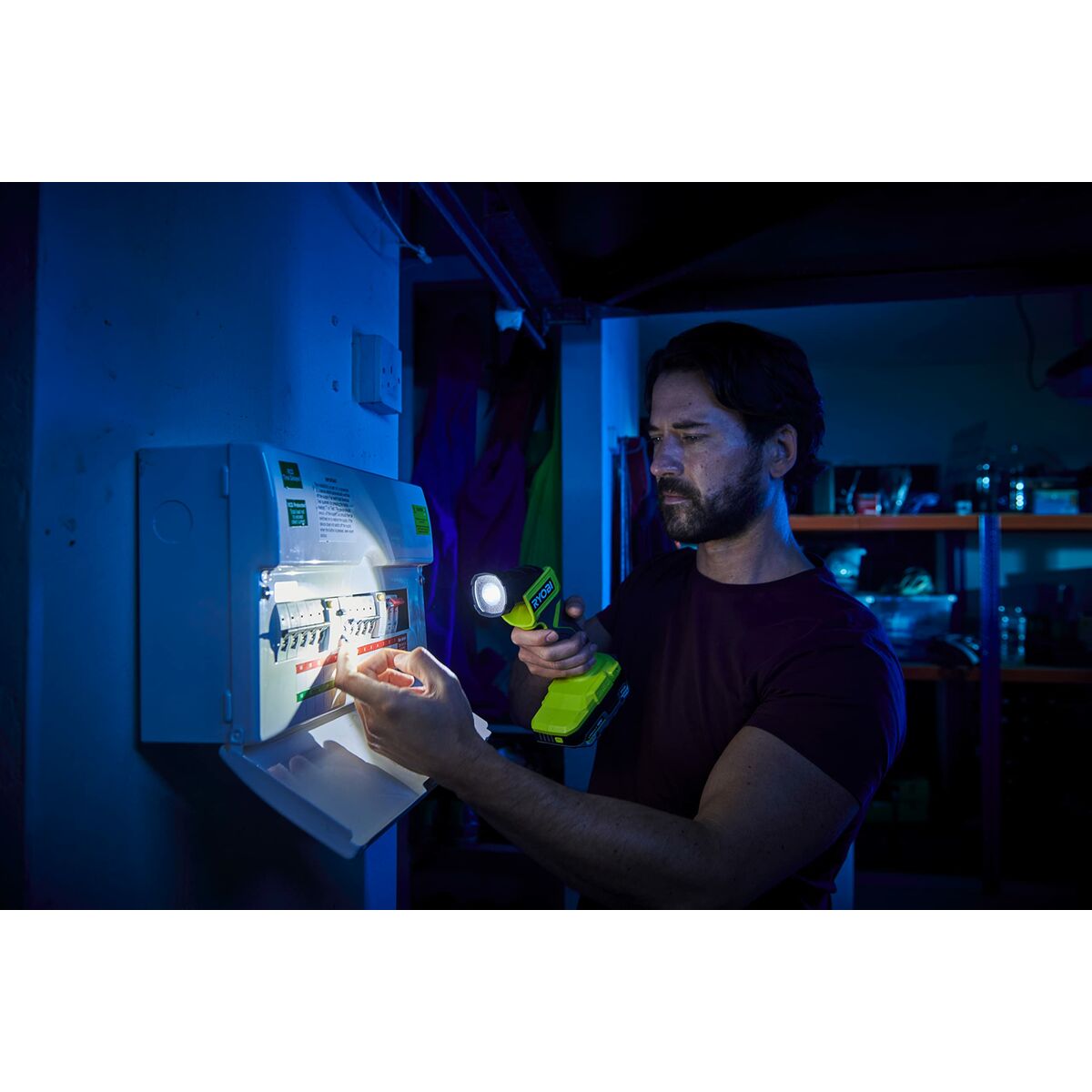 V7HC2324A7D74F743640A5521F15B1686F3R6446884P4