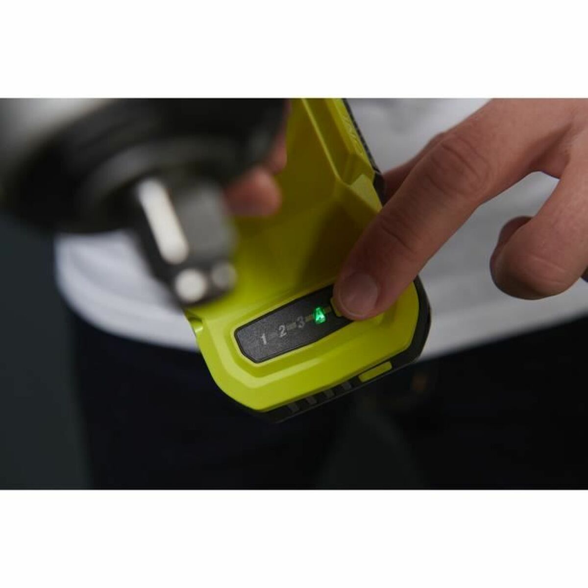 V2H09B0CC28F3E0FB5079A2C6D38747073AR7141798P4